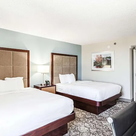 Doubletree By Hilton Memphis Hotel Exterior photo