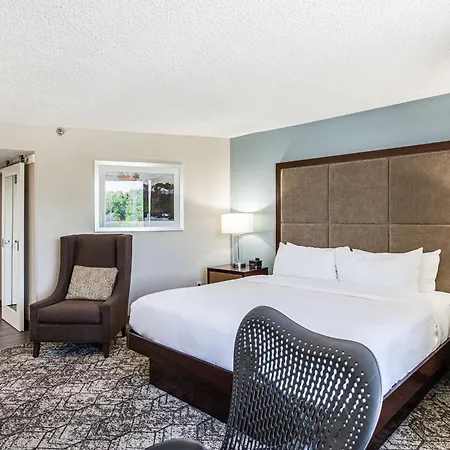 Doubletree By Hilton Memphis Hotel Exterior photo